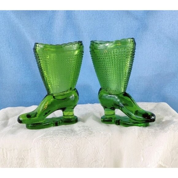 LE Smith Ice Skate Boots Pair Green Pressed Glass Vase Toothpick Holder 3.5" MCM - Picture 1 of 12